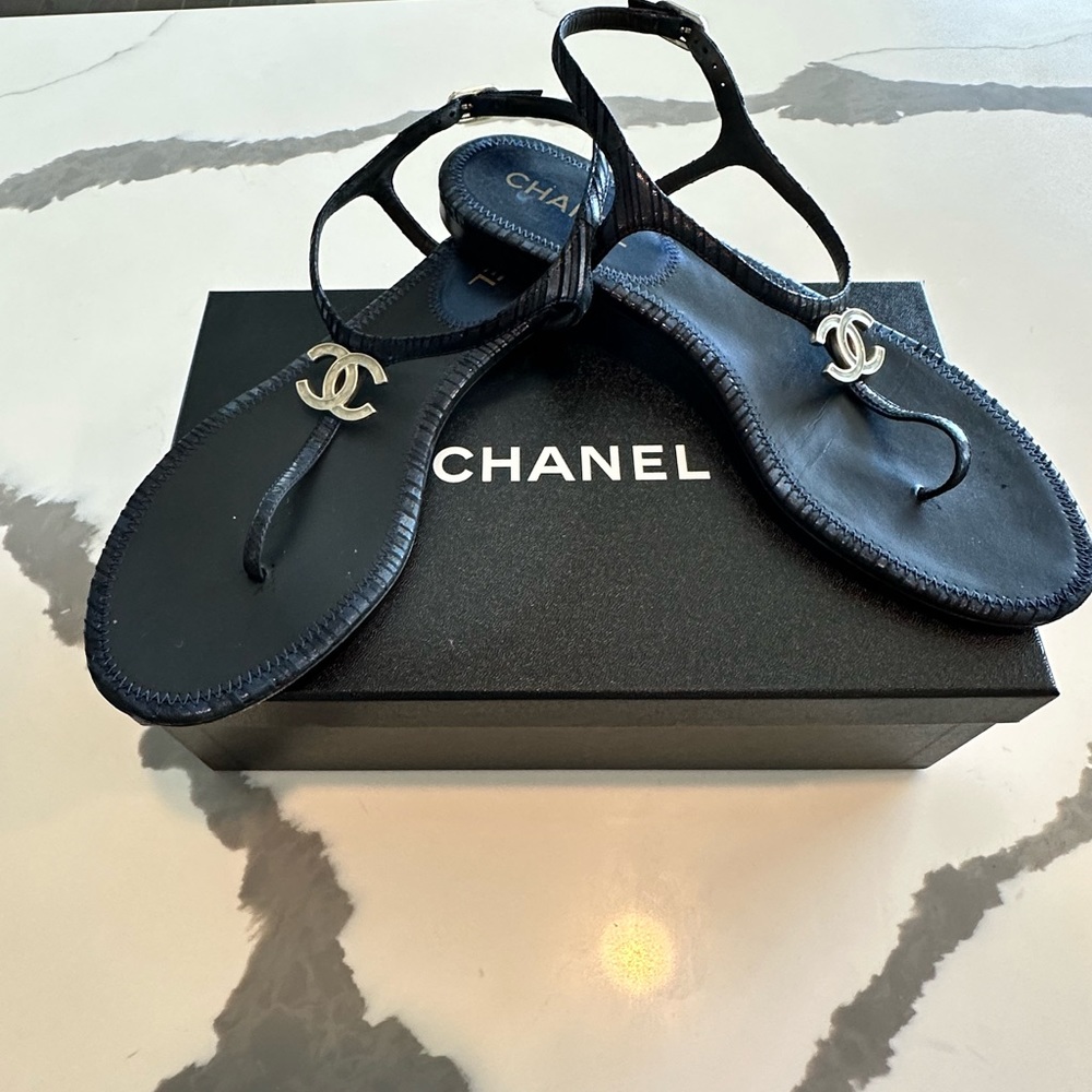 Rich Auntie vibes!! Fab Chanel Thong Sandals. Great condition